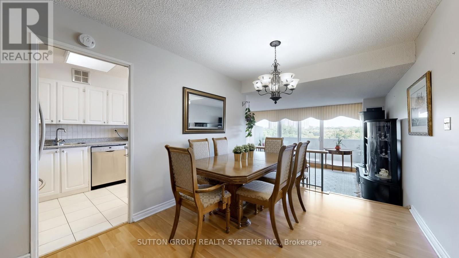 813 - 270 Scarlett Road, Toronto, Ontario  M6N 4X7 - Photo 8 - W12712044