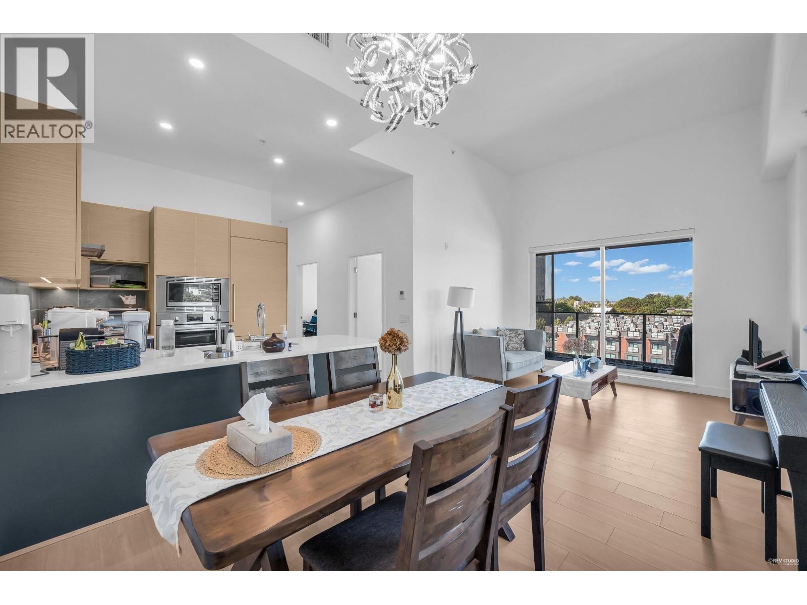 602 8888 Osler Street, Vancouver, British Columbia  V6P 4G2 - Photo 1 - R3081095