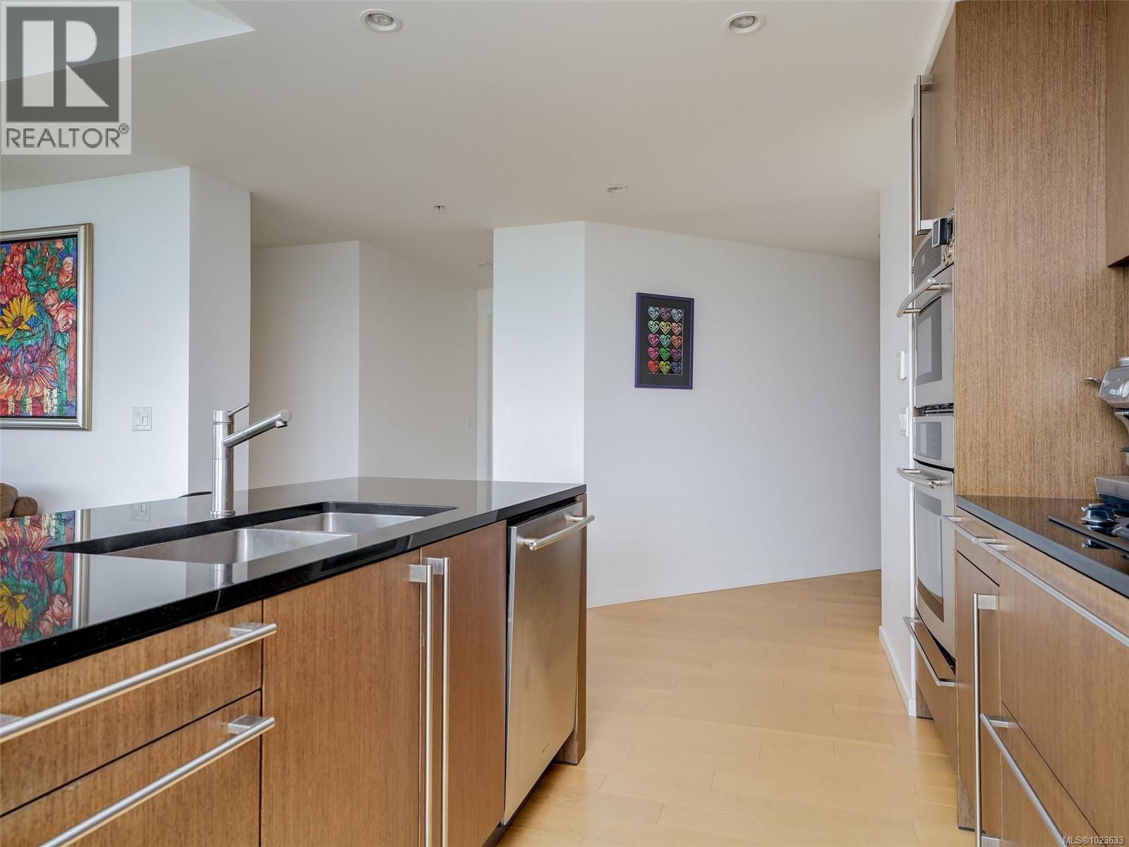 206 100 Saghalie Rd, Victoria, British Columbia  V9A 0A1 - Photo 6 - 1023633