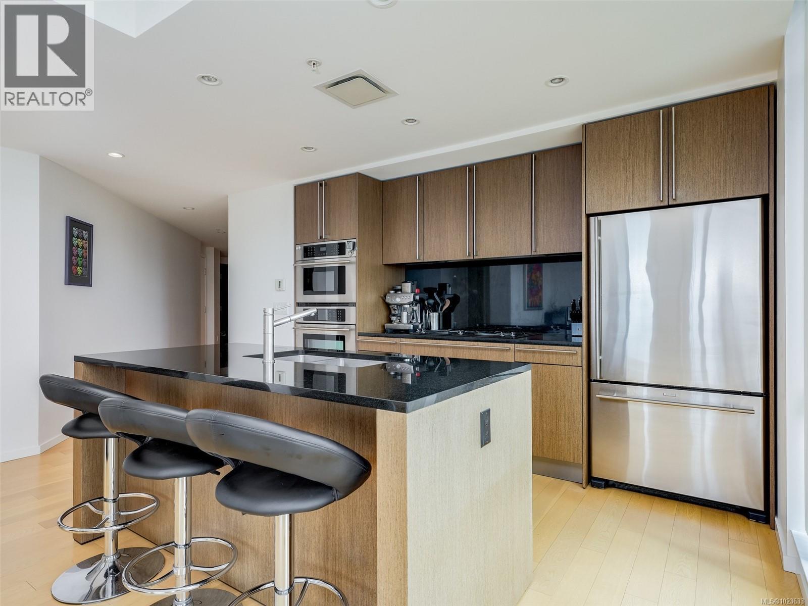 206 100 Saghalie Rd, Victoria, British Columbia  V9A 0A1 - Photo 8 - 1023633