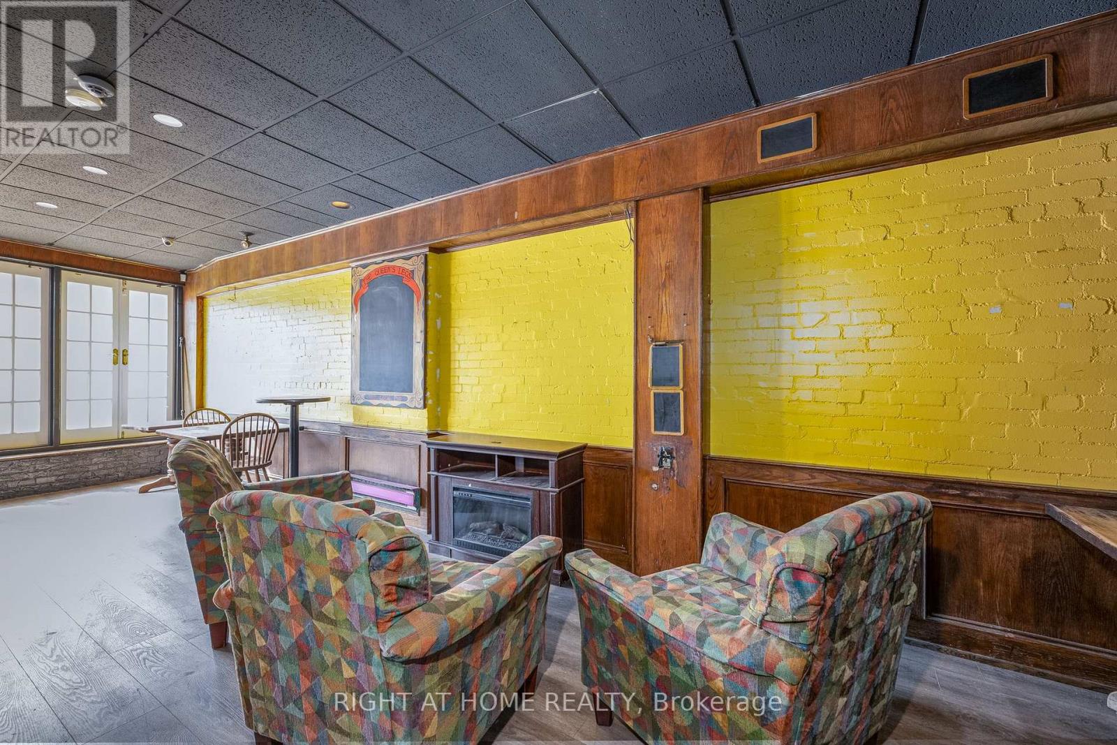 Main Level - 286 Eglinton Avenue W, Toronto, Ontario  M4R 1B2 - Photo 8 - C12678982