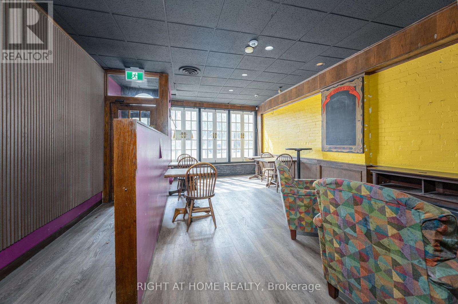 Main Level - 286 Eglinton Avenue W, Toronto, Ontario  M4R 1B2 - Photo 7 - C12678982