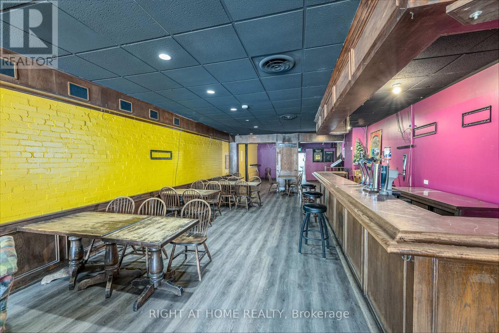 Main Level - 286 Eglinton Avenue W, Toronto, Ontario  M4R 1B2 - Photo 9 - C12678982