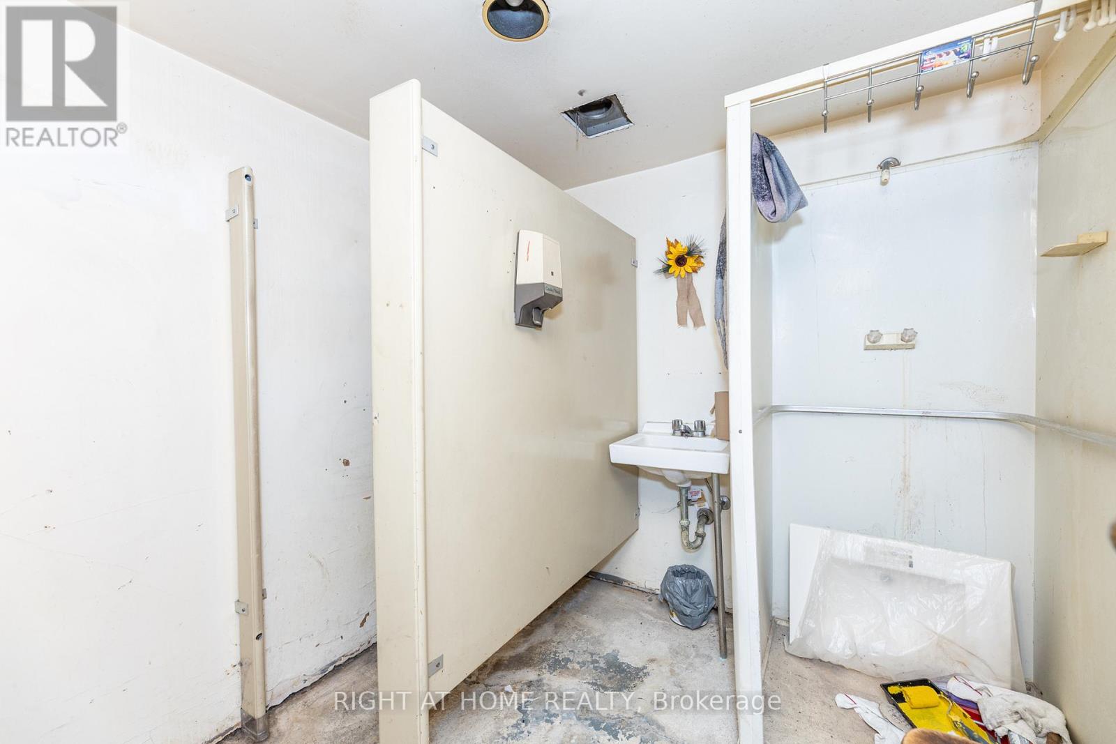 Main Level - 286 Eglinton Avenue W, Toronto, Ontario  M4R 1B2 - Photo 32 - C12678982