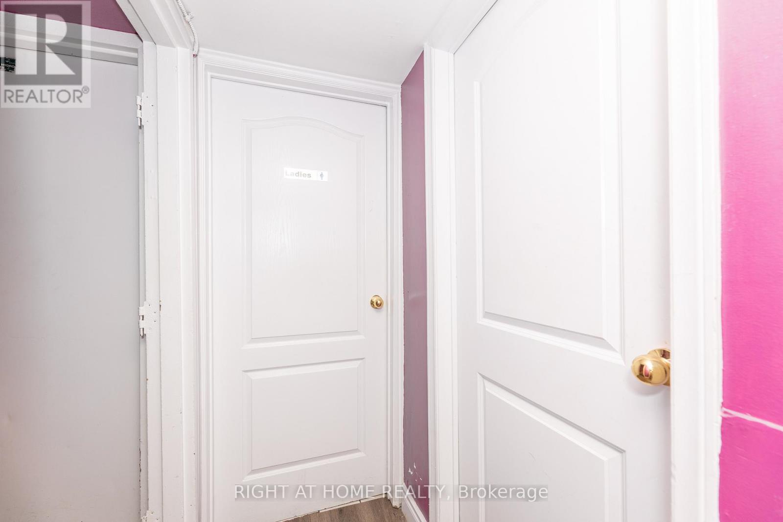 Main Level - 286 Eglinton Avenue W, Toronto, Ontario  M4R 1B2 - Photo 25 - C12678982