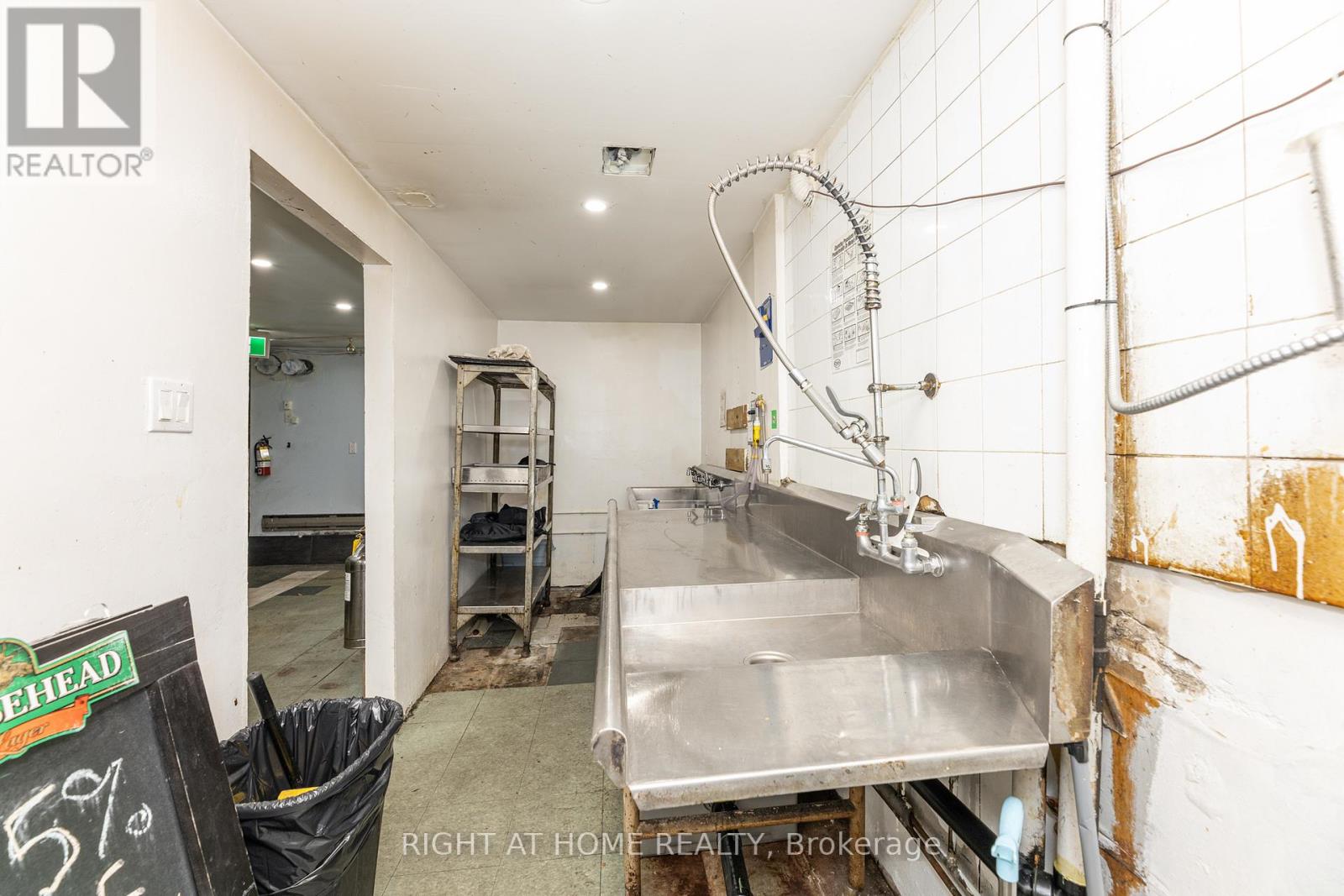 Main Level - 286 Eglinton Avenue W, Toronto, Ontario  M4R 1B2 - Photo 21 - C12678982