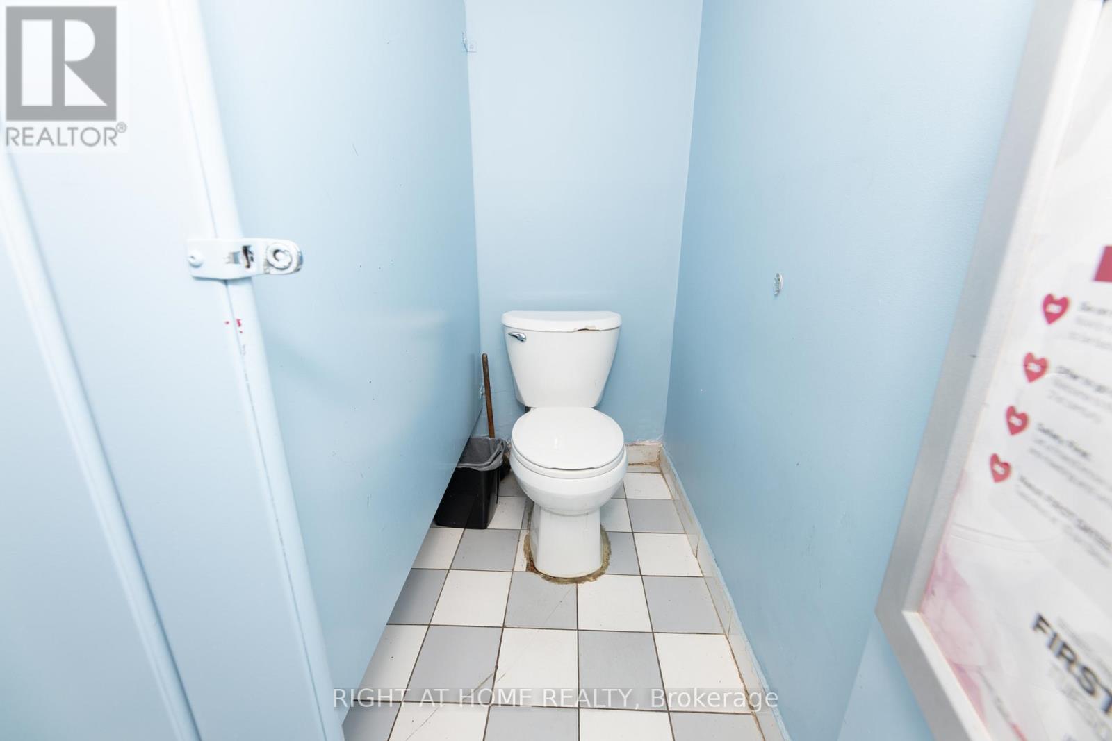 Main Level - 286 Eglinton Avenue W, Toronto, Ontario  M4R 1B2 - Photo 28 - C12678982