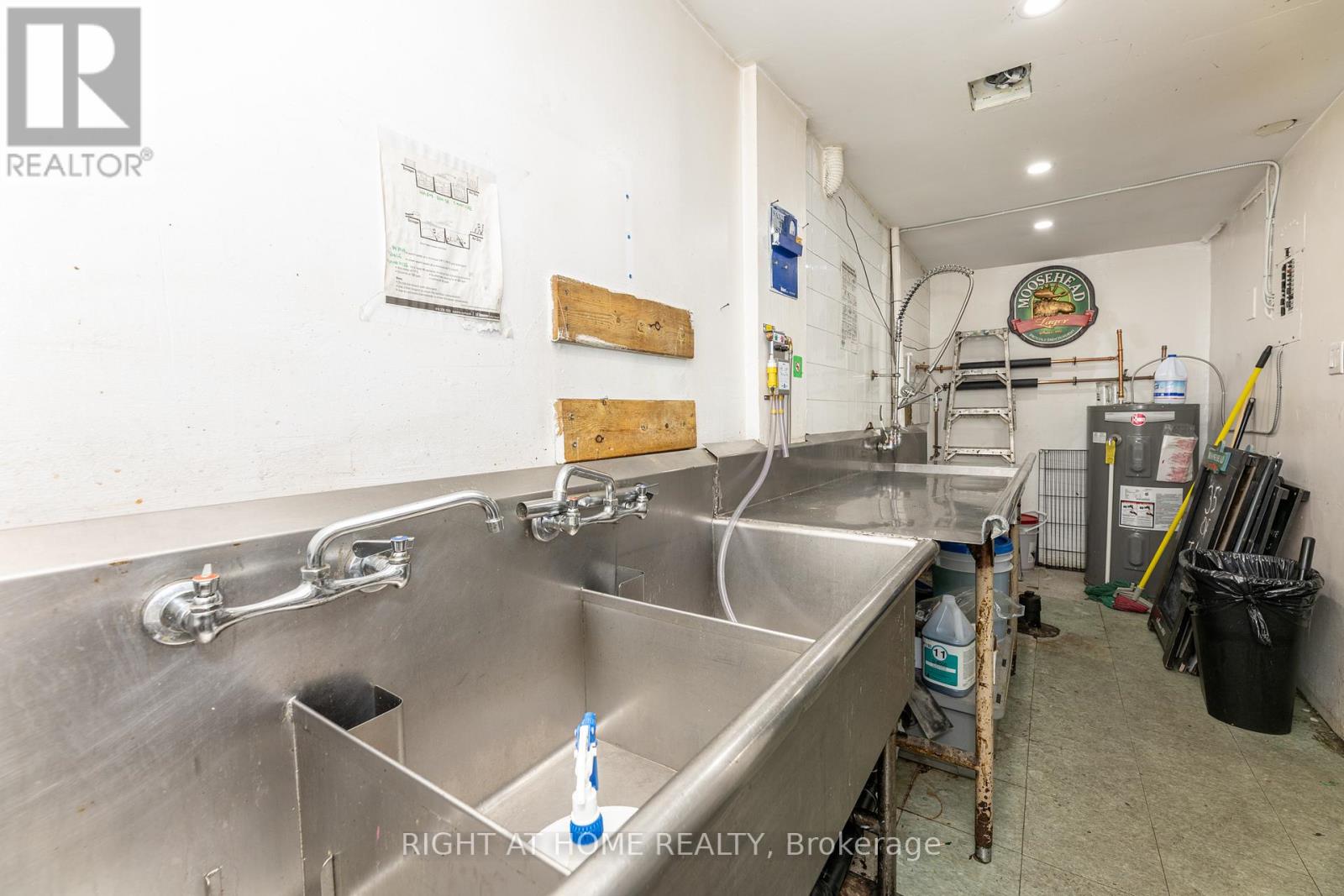 Main Level - 286 Eglinton Avenue W, Toronto, Ontario  M4R 1B2 - Photo 22 - C12678982