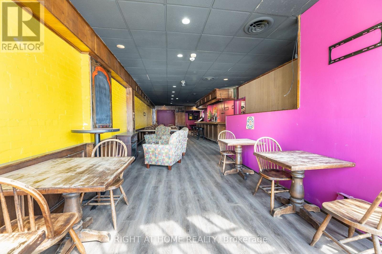 Main Level - 286 Eglinton Avenue W, Toronto, Ontario  M4R 1B2 - Photo 6 - C12678982