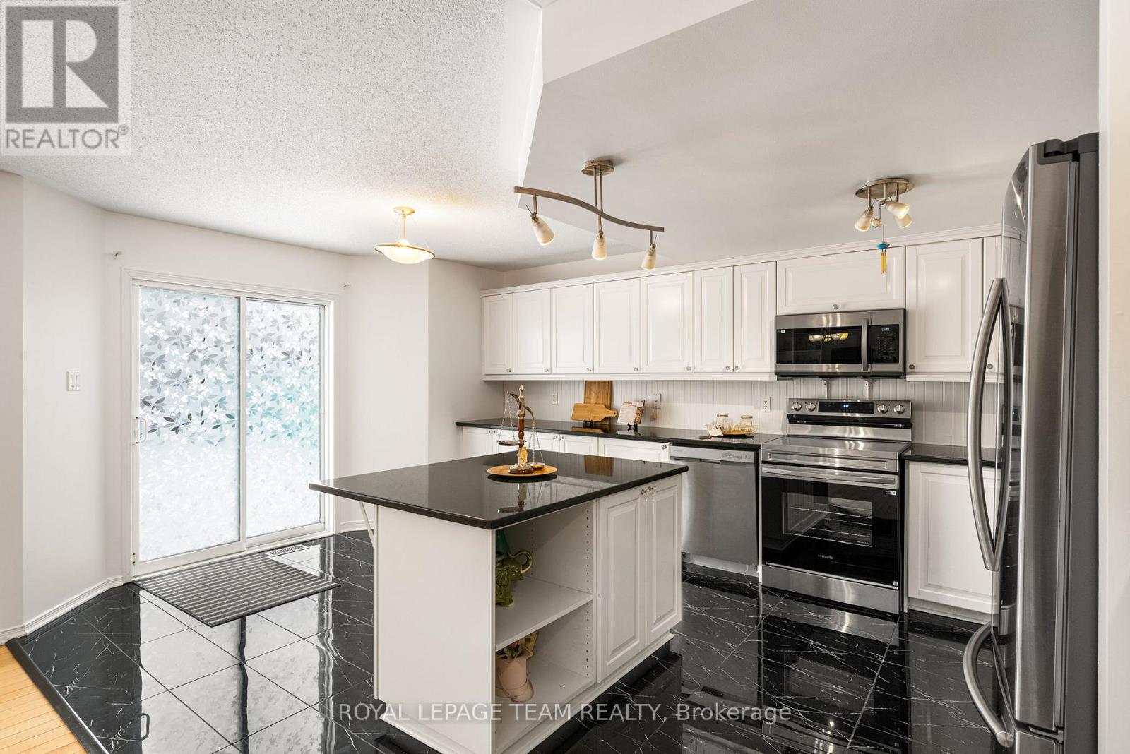 18 Oakham Ridge N, Ottawa, Ontario  K2K 3B3 - Photo 15 - X12712088