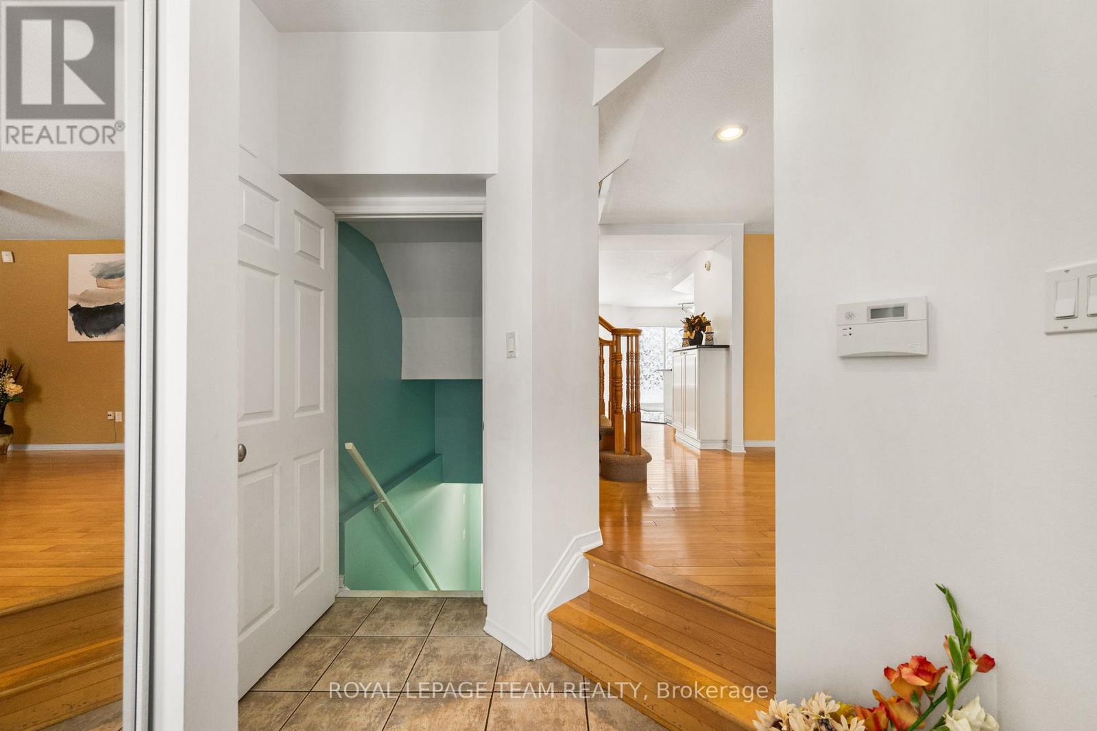 18 Oakham Ridge N, Ottawa, Ontario  K2K 3B3 - Photo 5 - X12712088