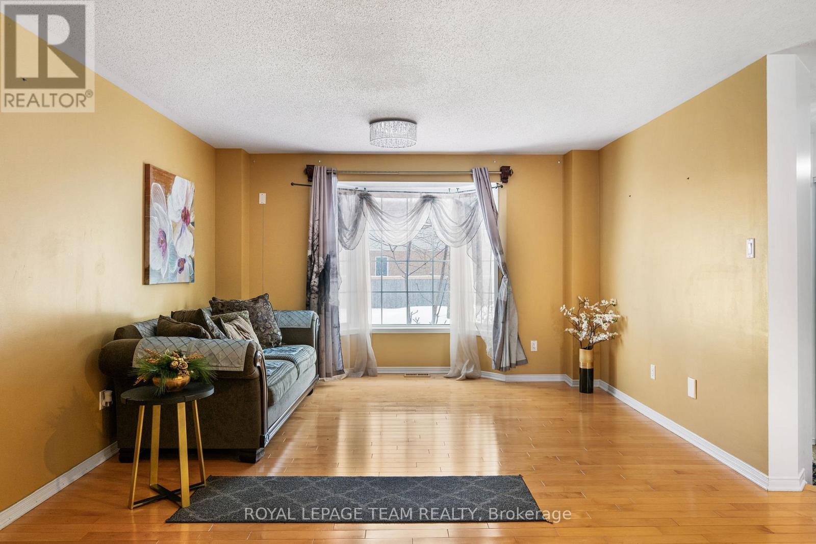 18 Oakham Ridge N, Ottawa, Ontario  K2K 3B3 - Photo 7 - X12712088