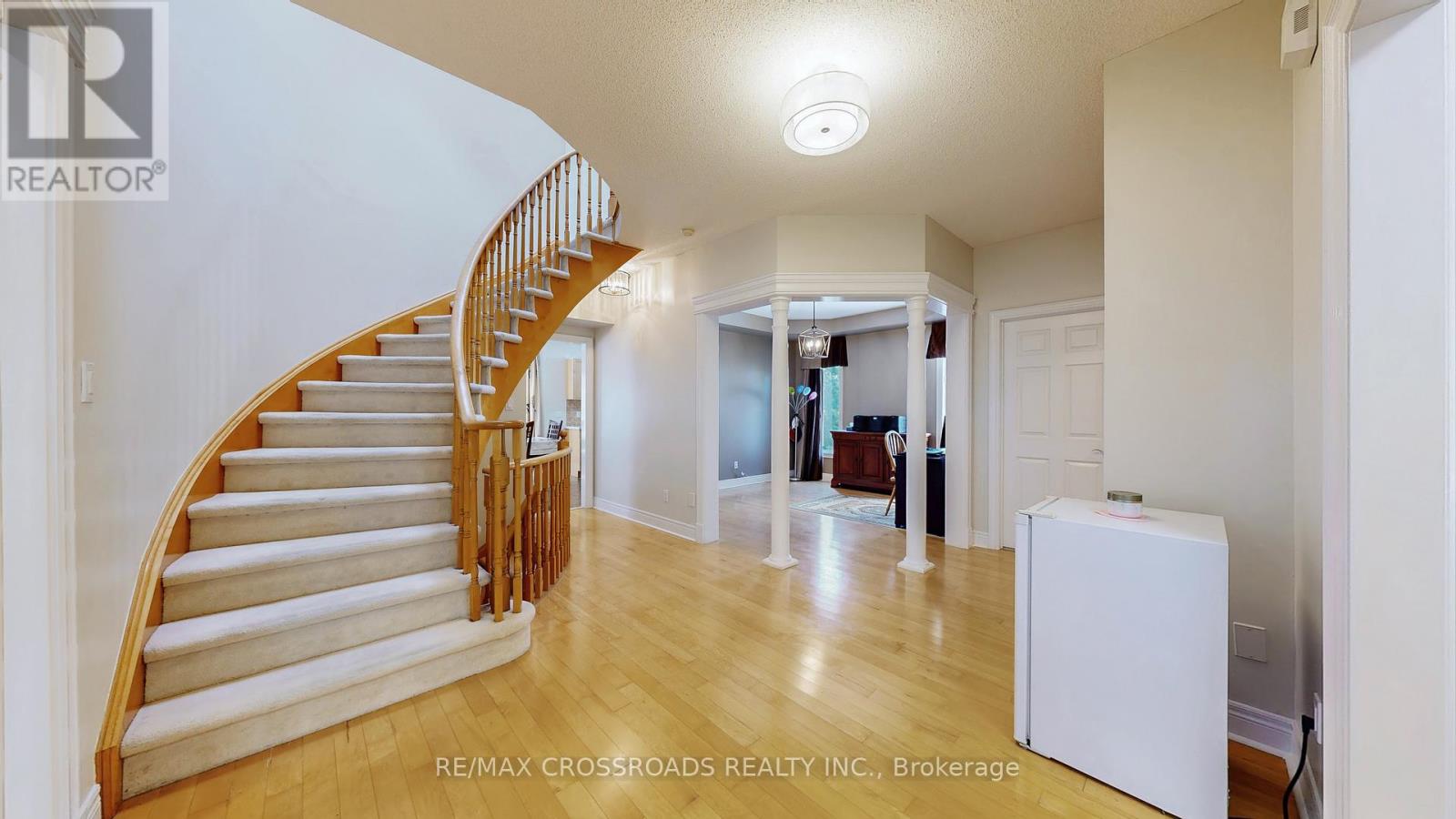 8 Roberson Drive, Ajax, Ontario  L1T 3Y6 - Photo 3 - E12712092