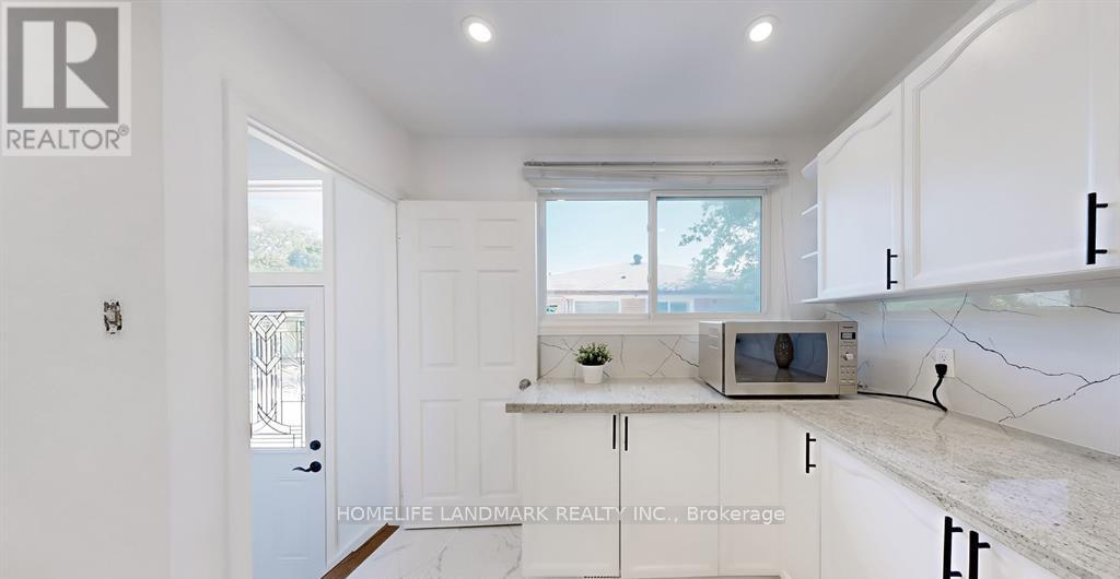 246 Beechy Drive, Richmond Hill, Ontario  L4C 2X7 - Photo 3 - N12712112