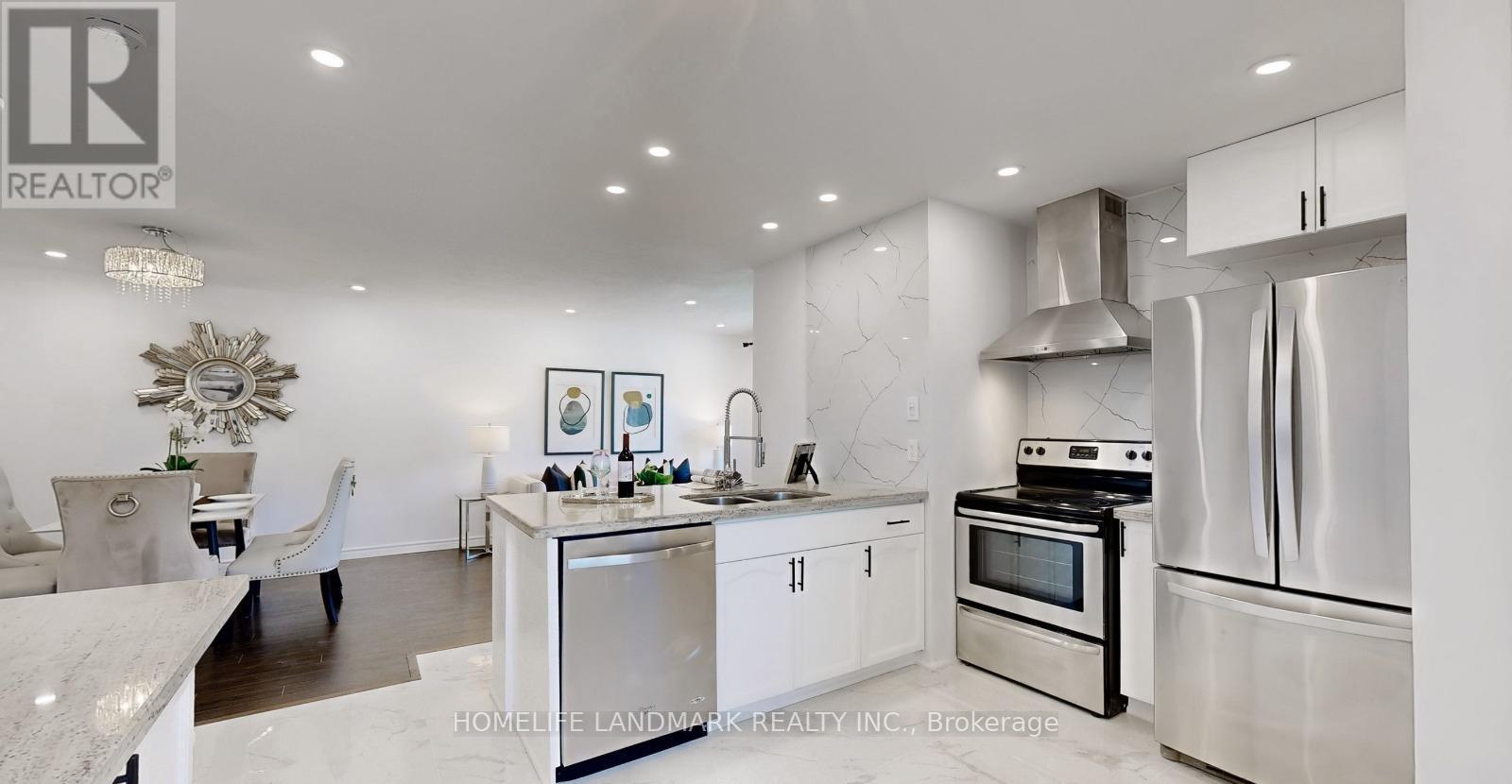 246 Beechy Drive, Richmond Hill, Ontario  L4C 2X7 - Photo 4 - N12712112