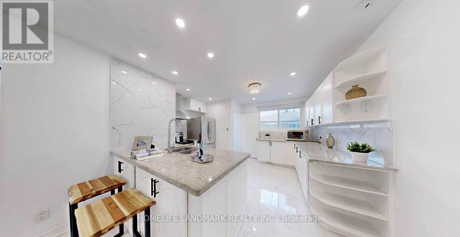 246 Beechy Drive, Richmond Hill, Ontario  L4C 2X7 - Photo 5 - N12712112