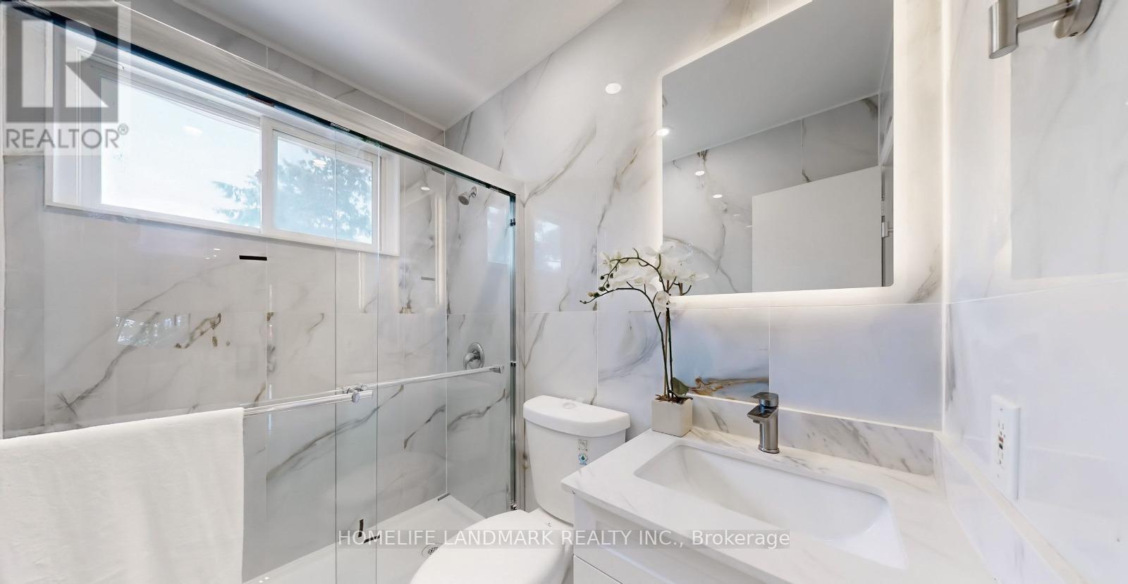 246 Beechy Drive, Richmond Hill, Ontario  L4C 2X7 - Photo 7 - N12712112