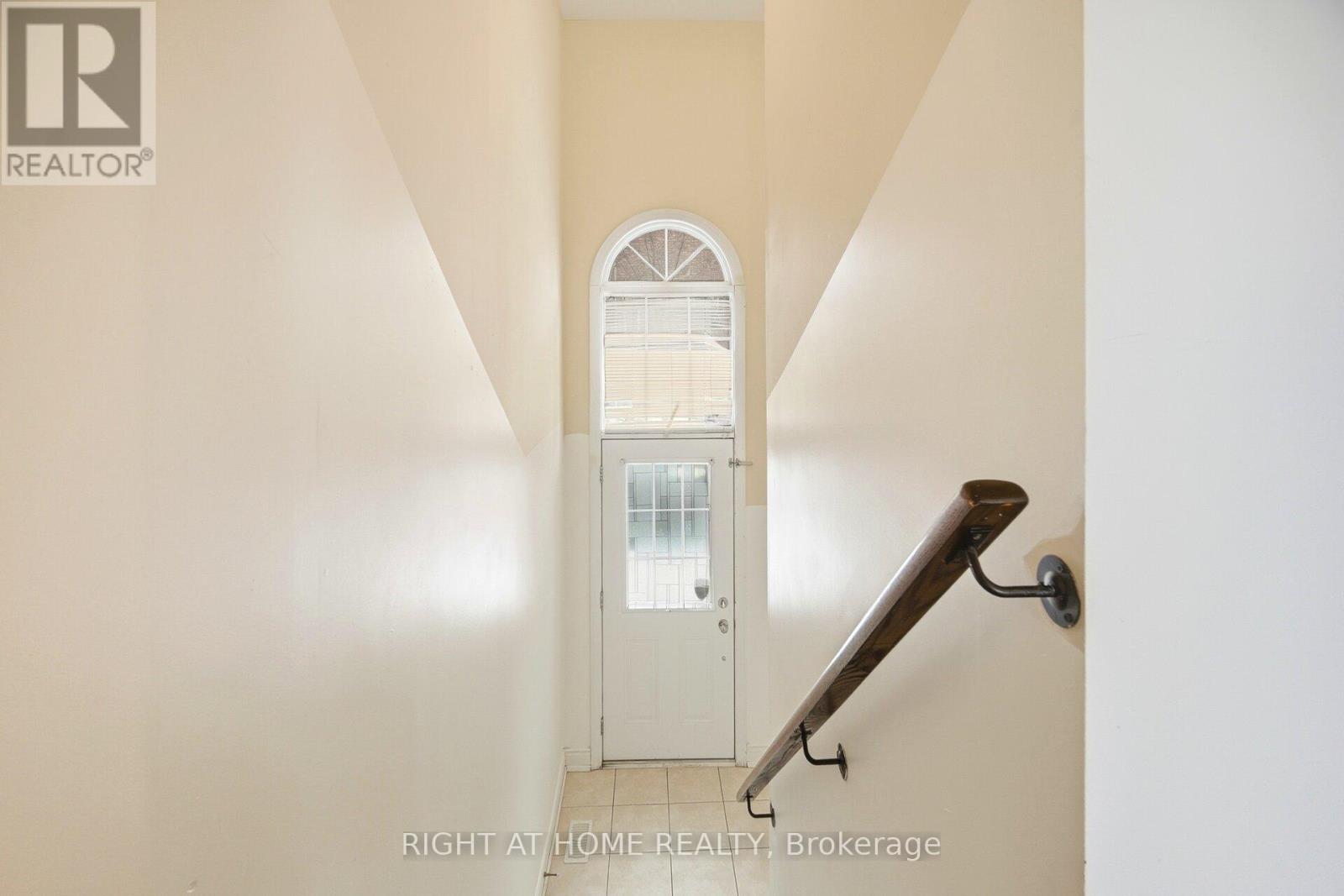 7114 Triumph Lane, Mississauga, Ontario L5N 0C5 - Photo 3 - W12712118