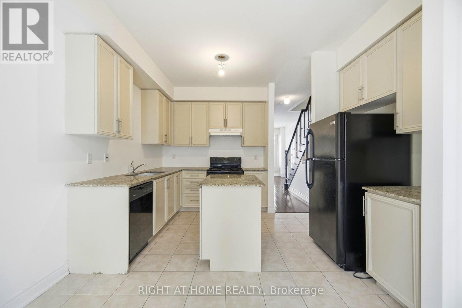 7114 Triumph Lane, Mississauga, Ontario L5N 0C5 - Photo 5 - W12712118