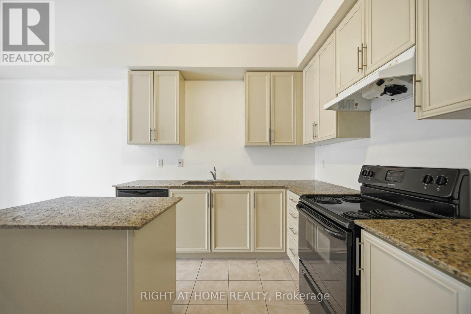 7114 Triumph Lane, Mississauga, Ontario L5N 0C5 - Photo 6 - W12712118