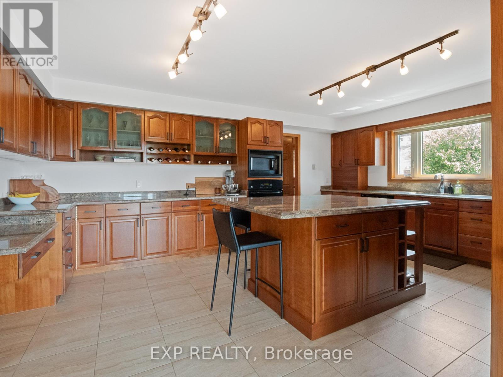 3446 Black Creek Road, Fort Erie (Black Creek), Ontario  L0S 1S0 - Photo 10 - X12712162