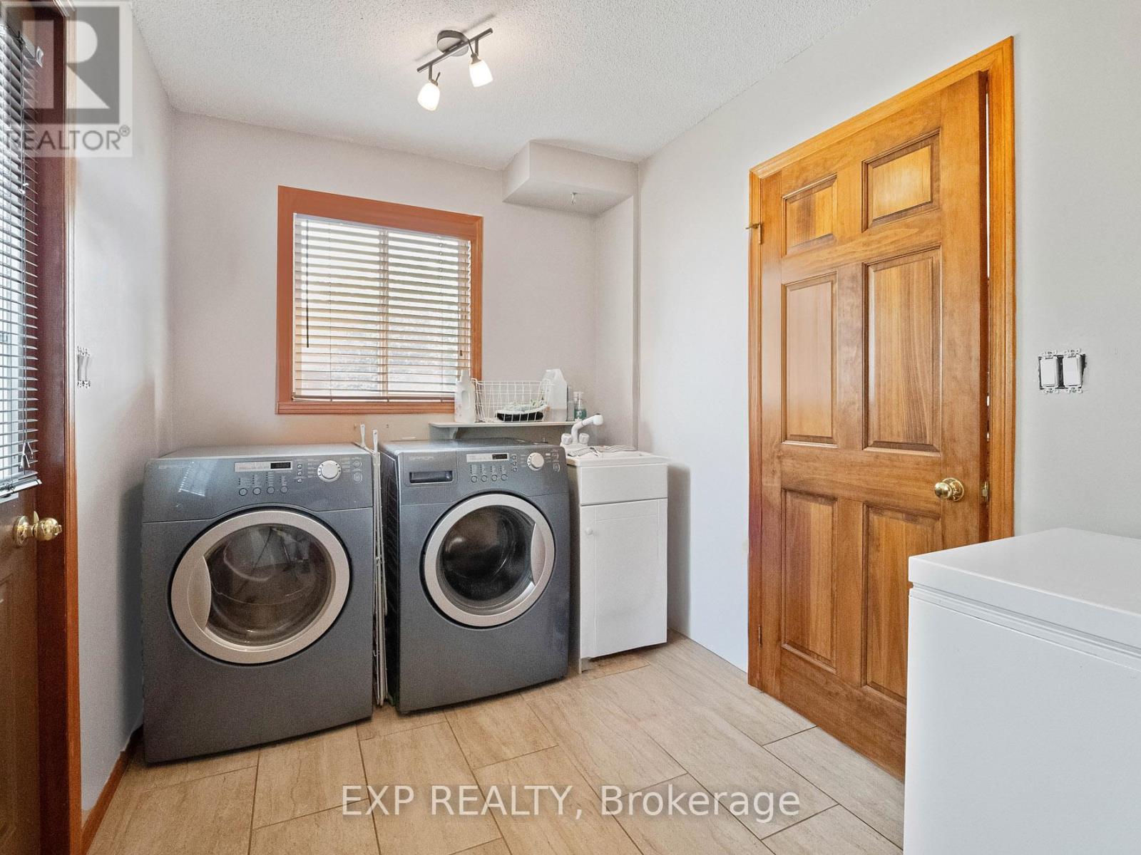 3446 Black Creek Road, Fort Erie (Black Creek), Ontario  L0S 1S0 - Photo 19 - X12712162