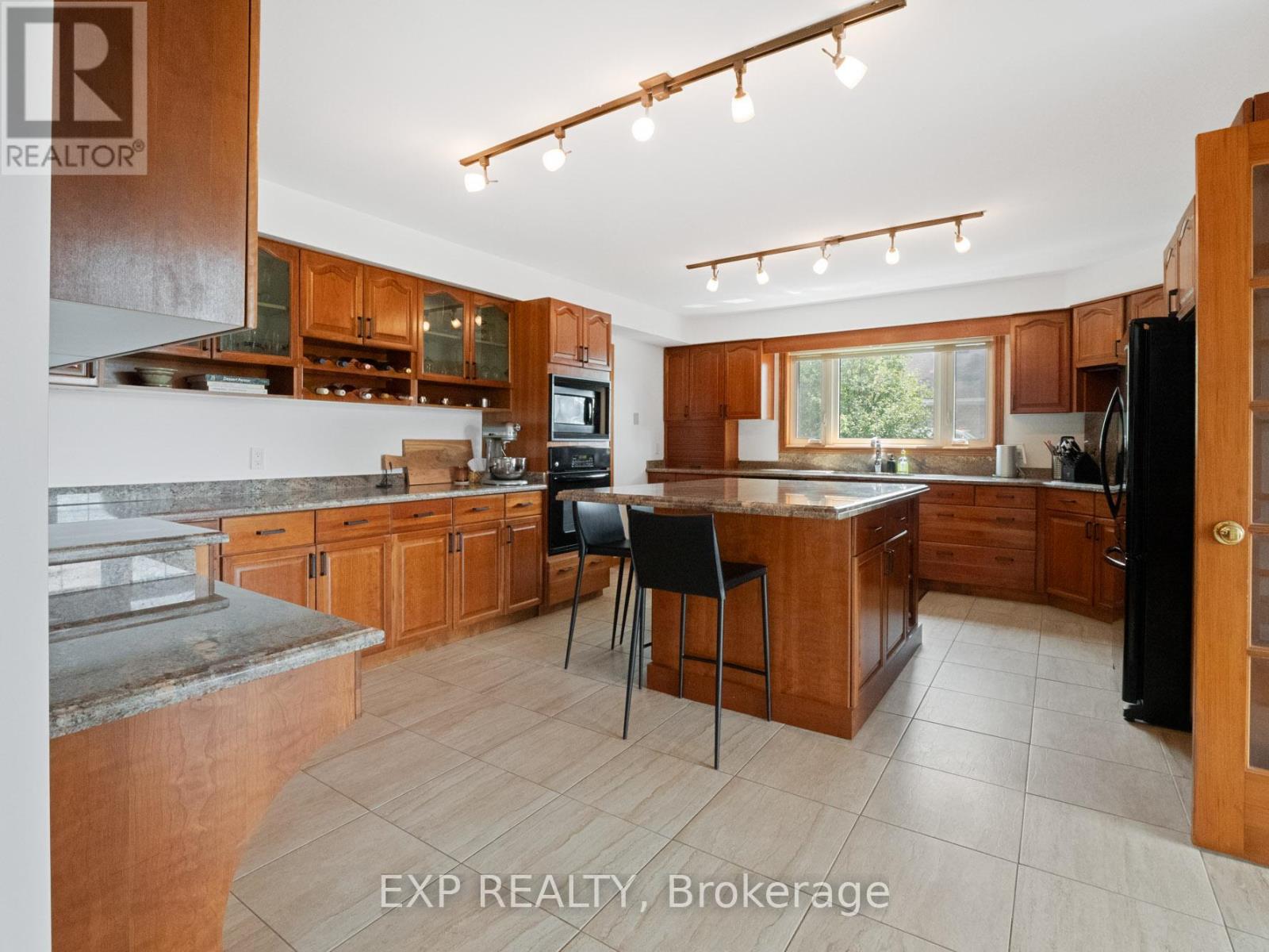 3446 Black Creek Road, Fort Erie (Black Creek), Ontario  L0S 1S0 - Photo 7 - X12712162