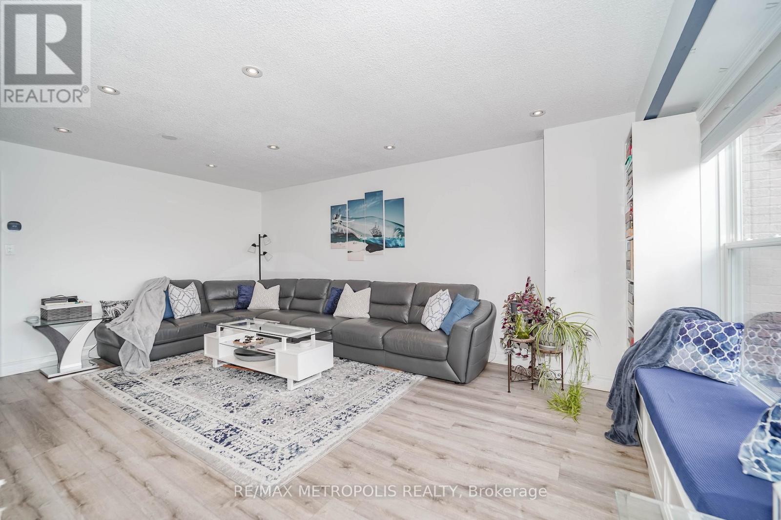 1319 LUNA COURT, Pickering, Ontario