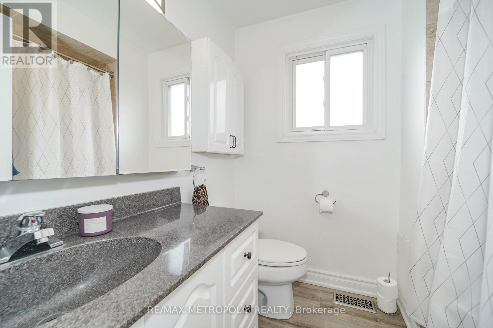 1319 Luna Court, Pickering, Ontario  L1W 3C3 - Photo 24 - E12711510