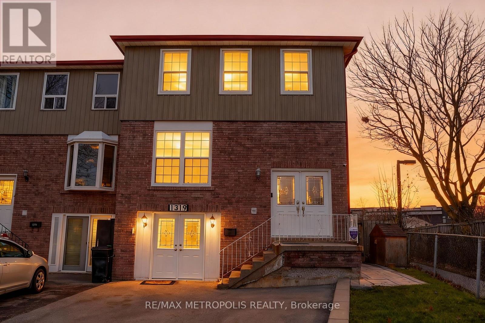 1319 Luna Court, Pickering, Ontario  L1W 3C3 - Photo 2 - E12711510