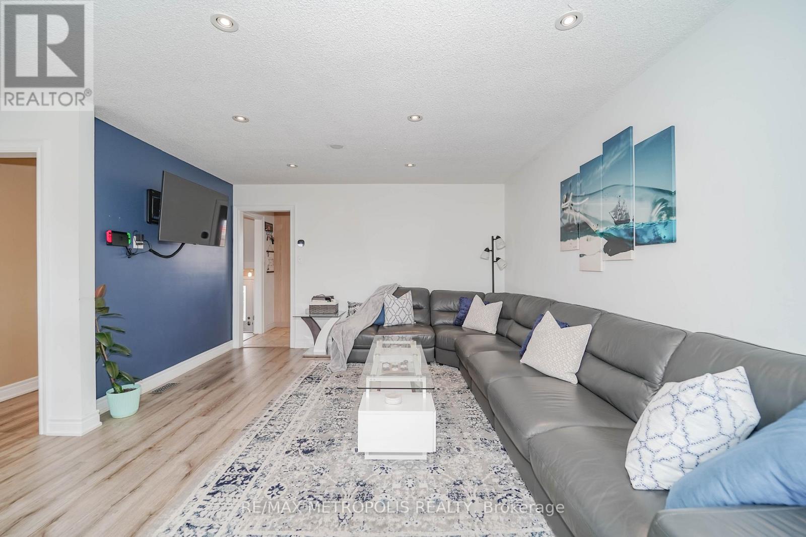 1319 Luna Court, Pickering, Ontario  L1W 3C3 - Photo 10 - E12711510