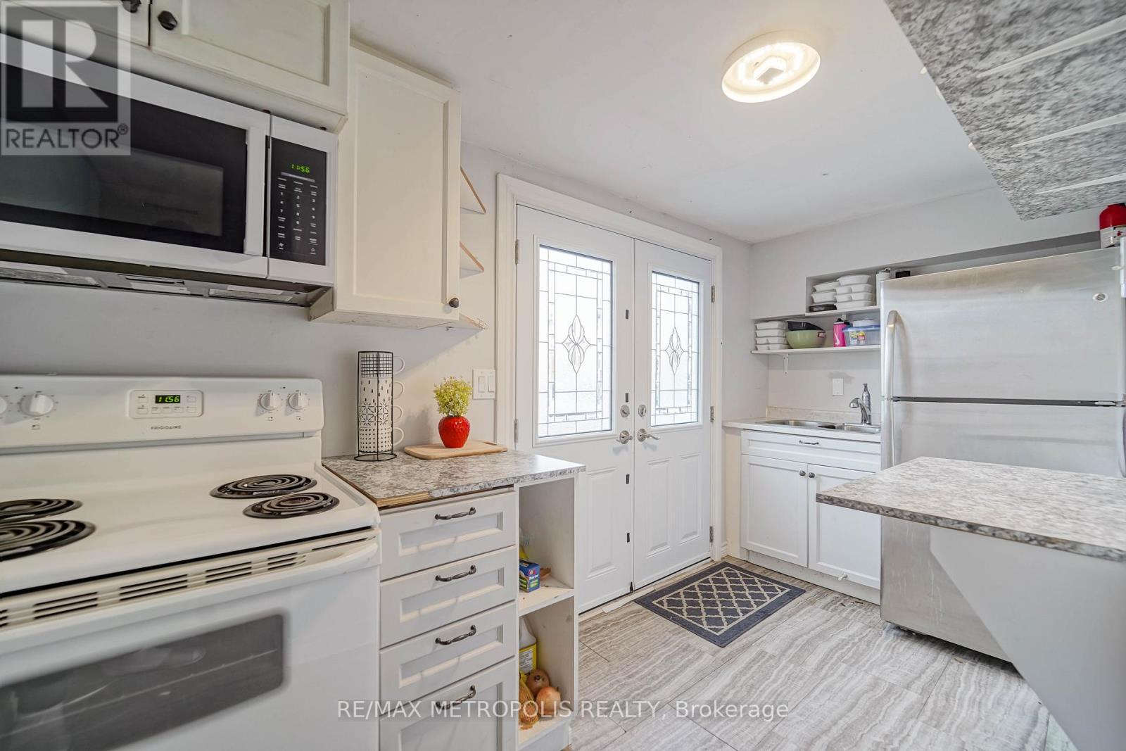 1319 Luna Court, Pickering, Ontario  L1W 3C3 - Photo 35 - E12711510