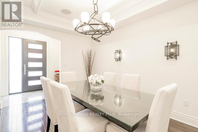 142 Rebecca Street, Oakville, Ontario  L6K 1J5 - Photo 3 - W12679706