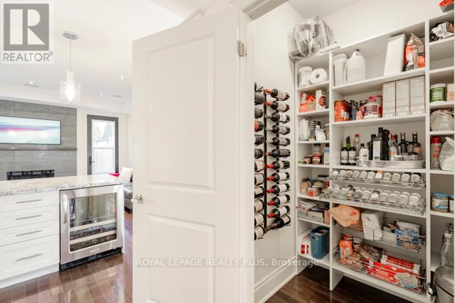 142 Rebecca Street, Oakville, Ontario  L6K 1J5 - Photo 12 - W12679706