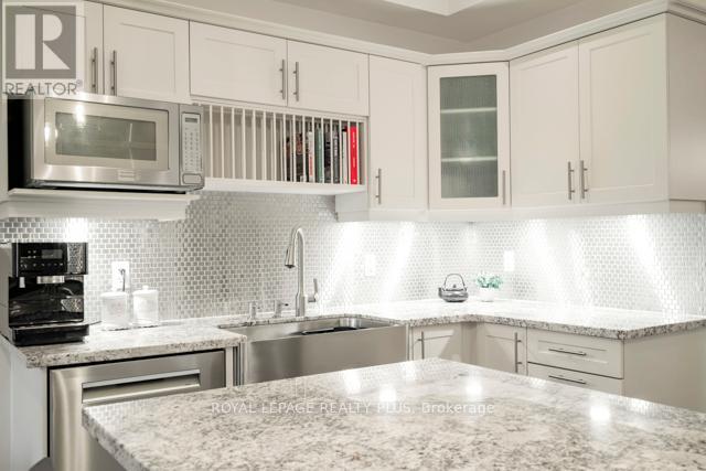 142 Rebecca Street, Oakville, Ontario  L6K 1J5 - Photo 10 - W12679706