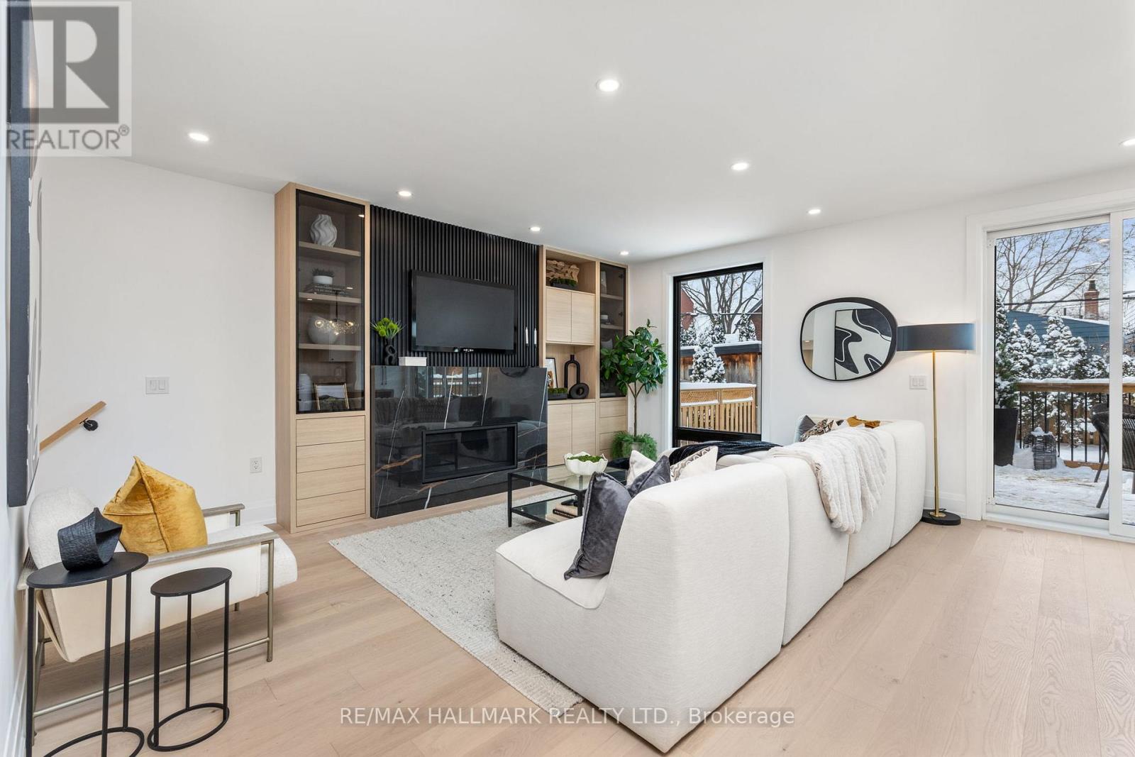 68 Rhodes Avenue, Toronto, Ontario  M4L 2Z9 - Photo 4 - E12712172