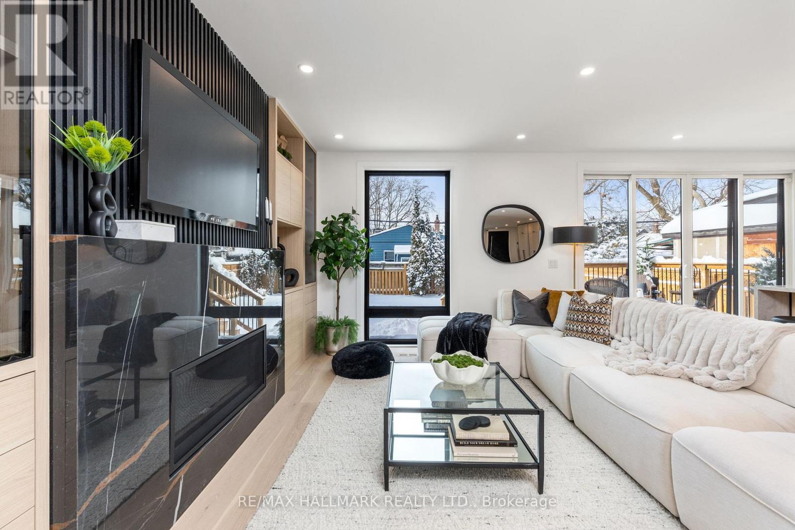 68 Rhodes Avenue, Toronto, Ontario  M4L 2Z9 - Photo 8 - E12712172