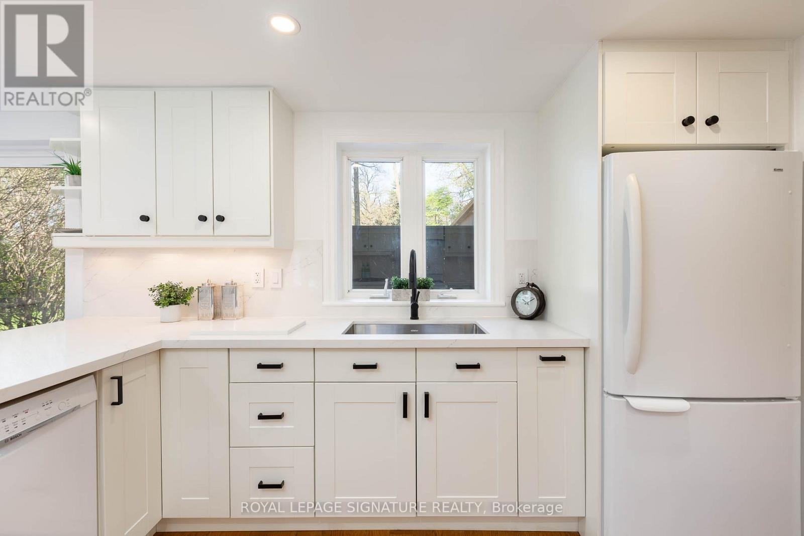 1969 Balsam Avenue, Mississauga, Ontario  L5J 1L3 - Photo 8 - W12712150