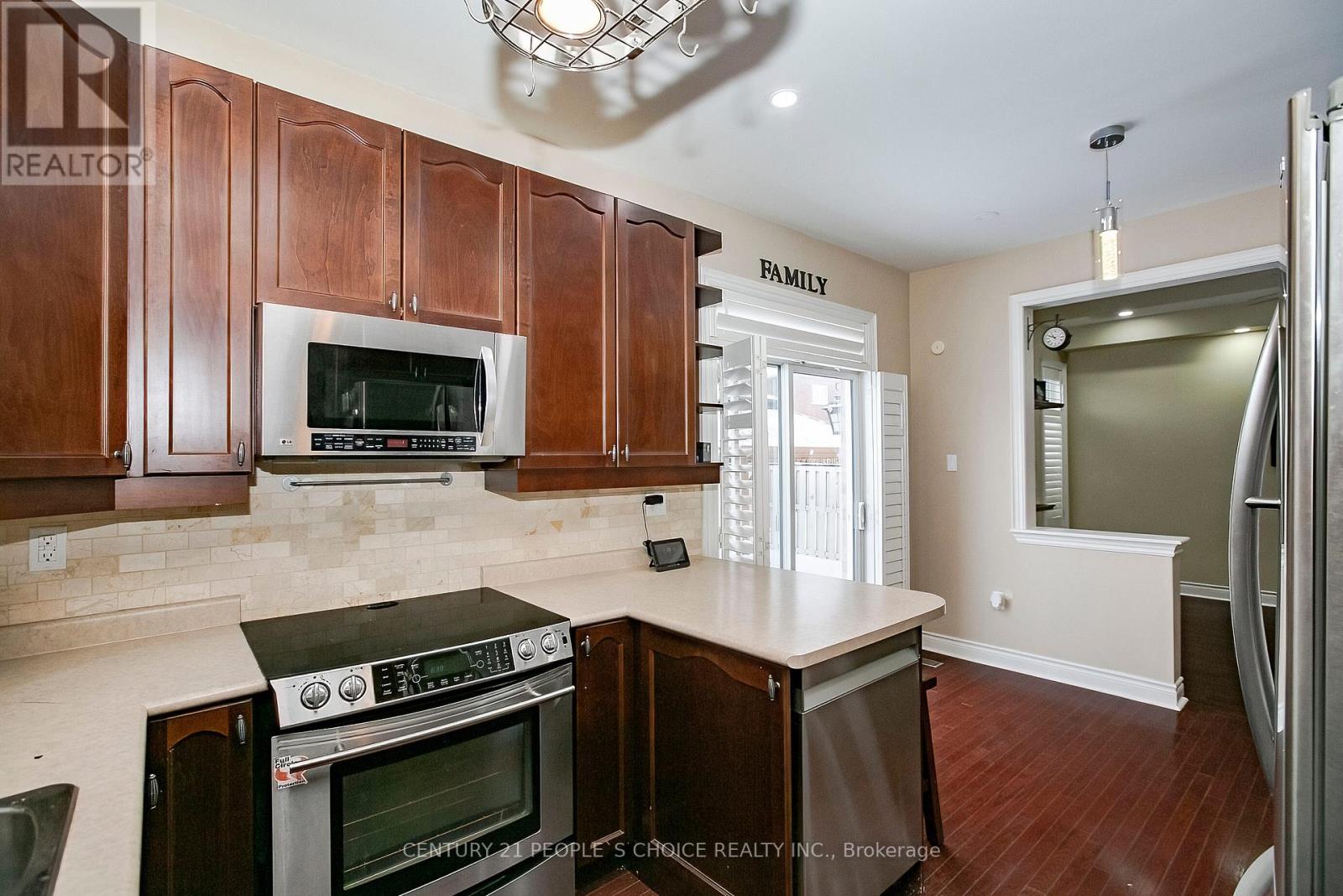 33 Accent Circle, Brampton, Ontario  L7A 0L3 - Photo 11 - W12712154