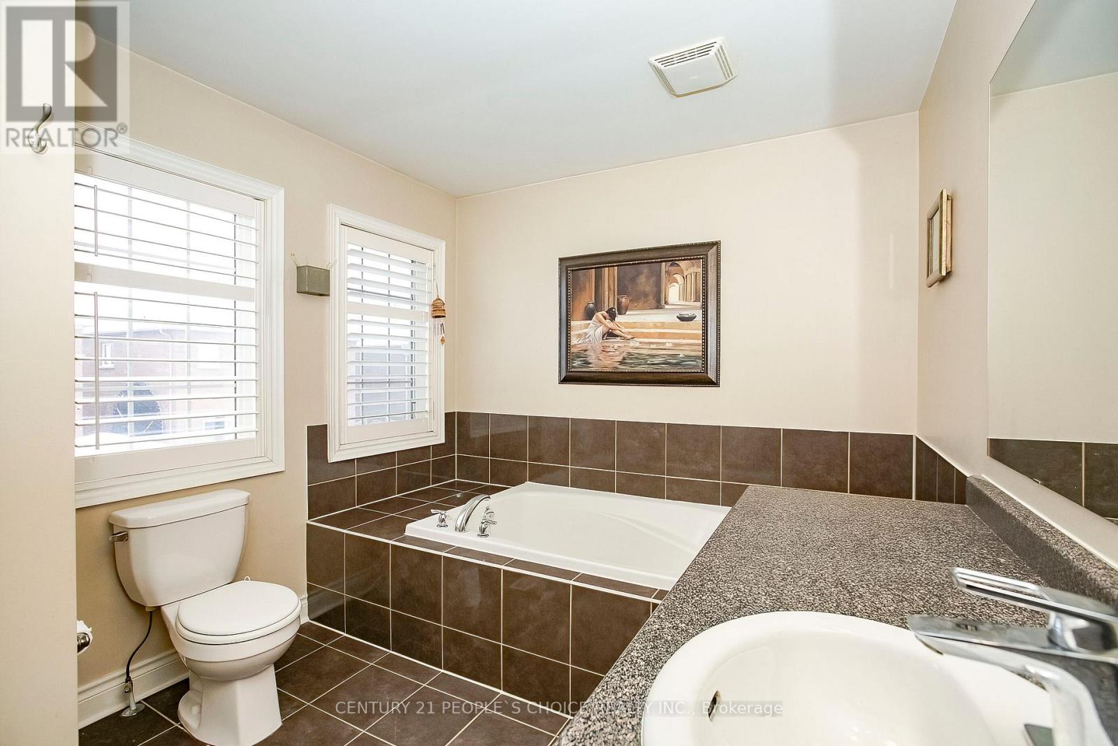 33 Accent Circle, Brampton, Ontario  L7A 0L3 - Photo 31 - W12712154