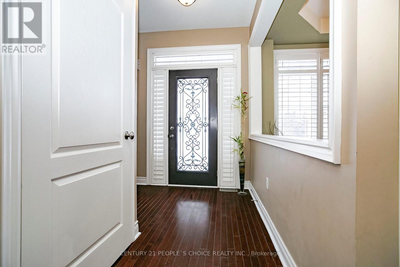 33 Accent Circle, Brampton, Ontario  L7A 0L3 - Photo 6 - W12712154