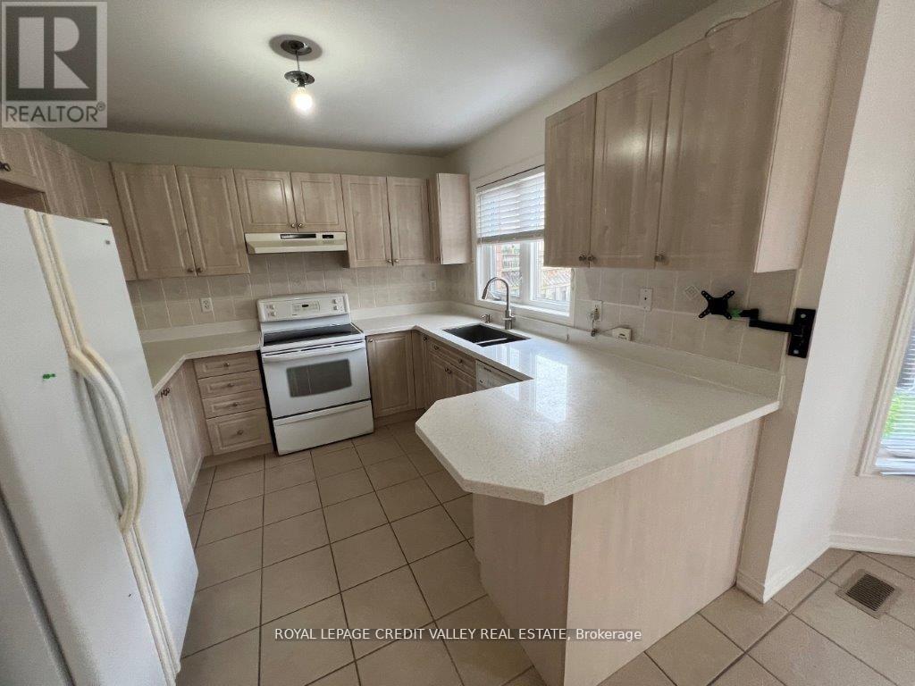 44 Australia Drive, Brampton, Ontario  L6R 3E8 - Photo 11 - W12712168