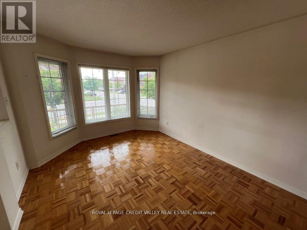 44 Australia Drive, Brampton, Ontario  L6R 3E8 - Photo 5 - W12712168