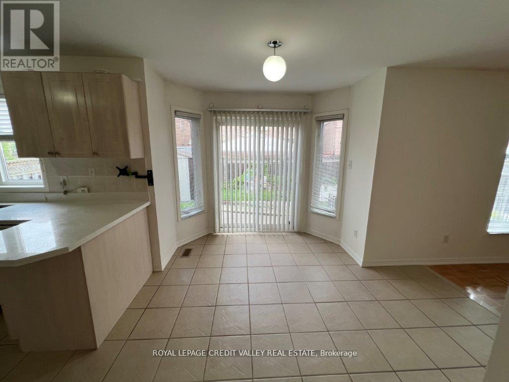 44 Australia Drive, Brampton, Ontario  L6R 3E8 - Photo 9 - W12712168