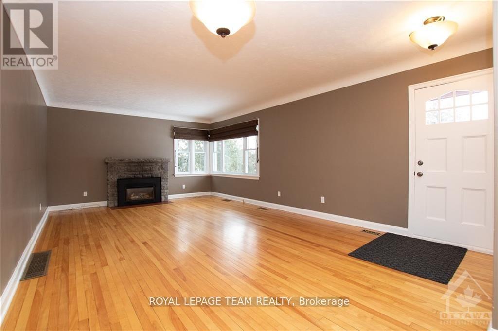 49 Crownhill Street, Ottawa, Ontario  K1J 7K5 - Photo 3 - X12712180