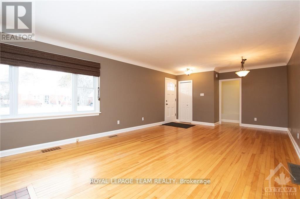 49 Crownhill Street, Ottawa, Ontario  K1J 7K5 - Photo 4 - X12712180