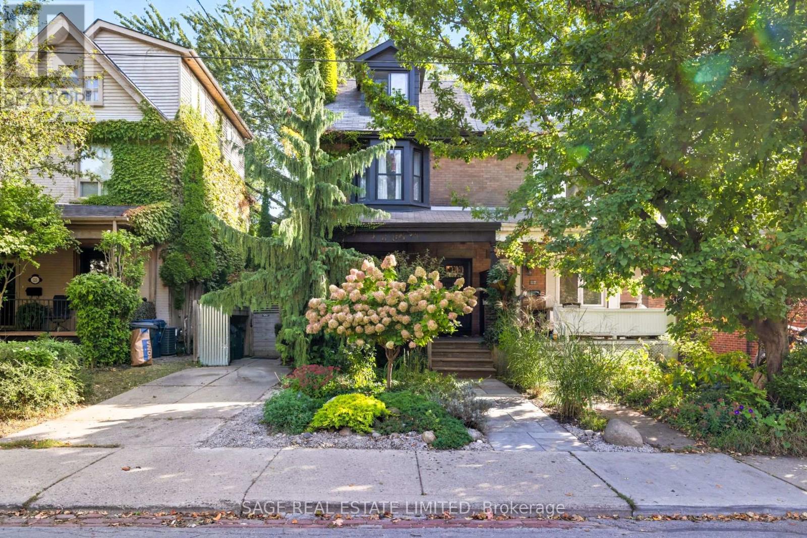 <div class="slider-price">$1,199,000</div><p>119 Woodfield Road, Toronto, Ontario</p>