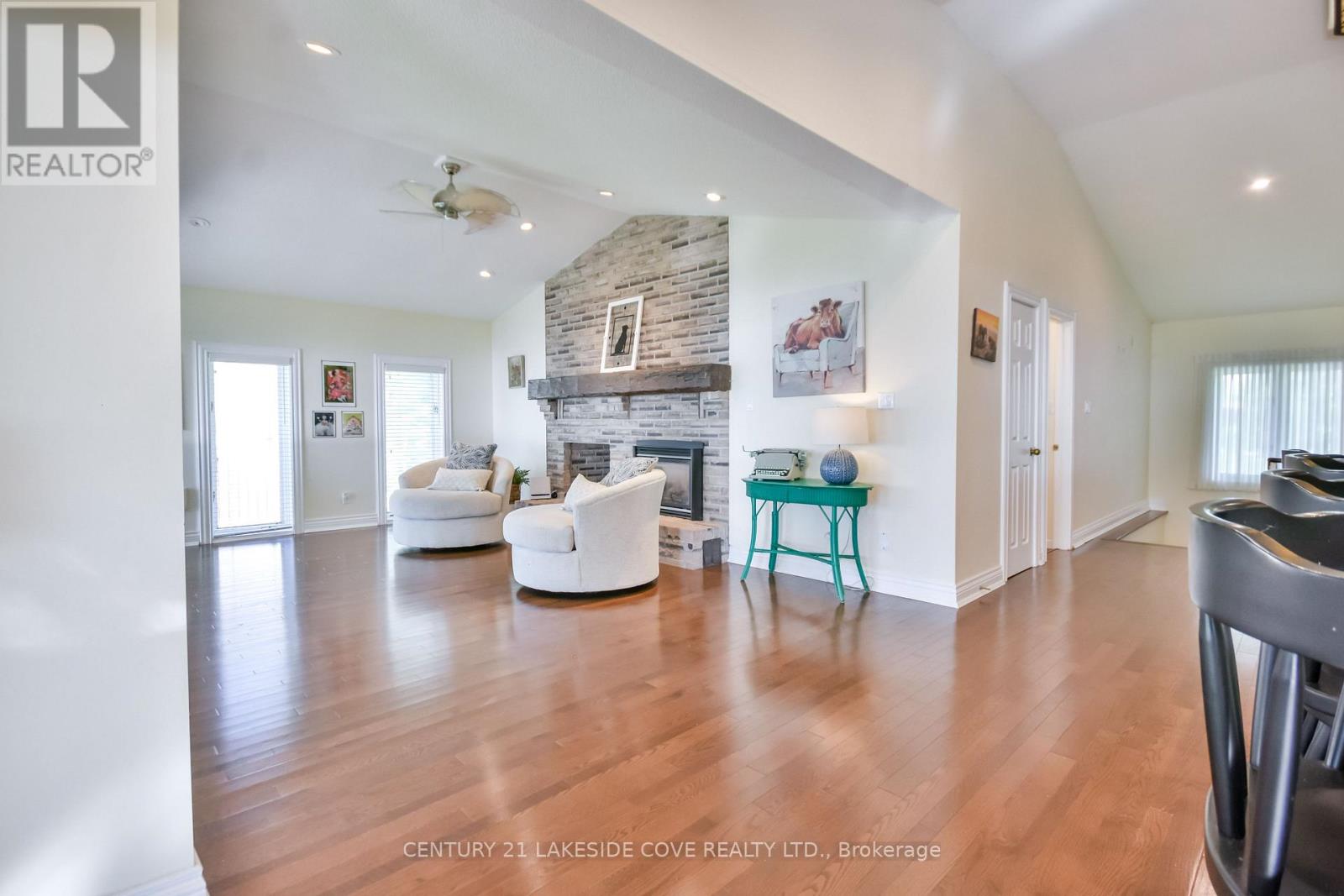 96 Bayshore Drive, Ramara, Ontario  L0K 1B0 - Photo 18 - S12610404