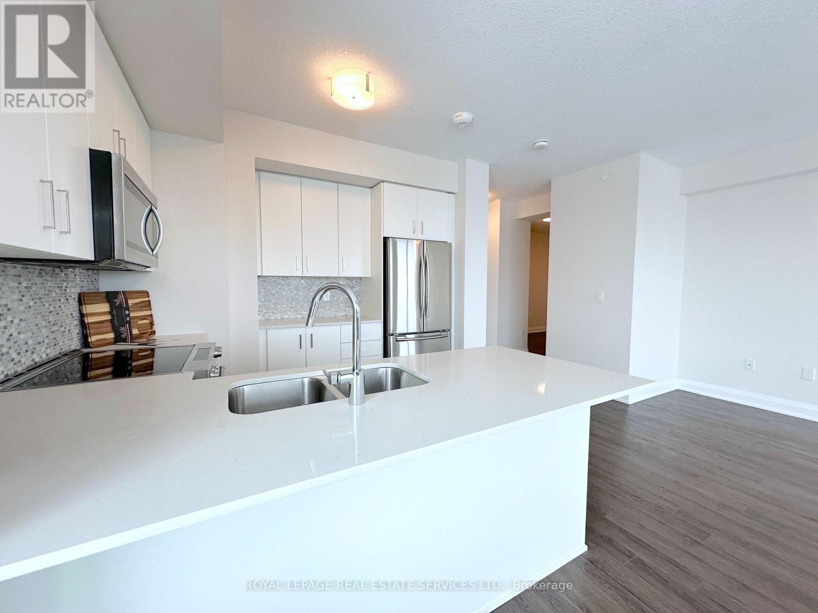 805 - 2333 Taunton Road, Oakville, Ontario  L6H 0N5 - Photo 3 - W12712190