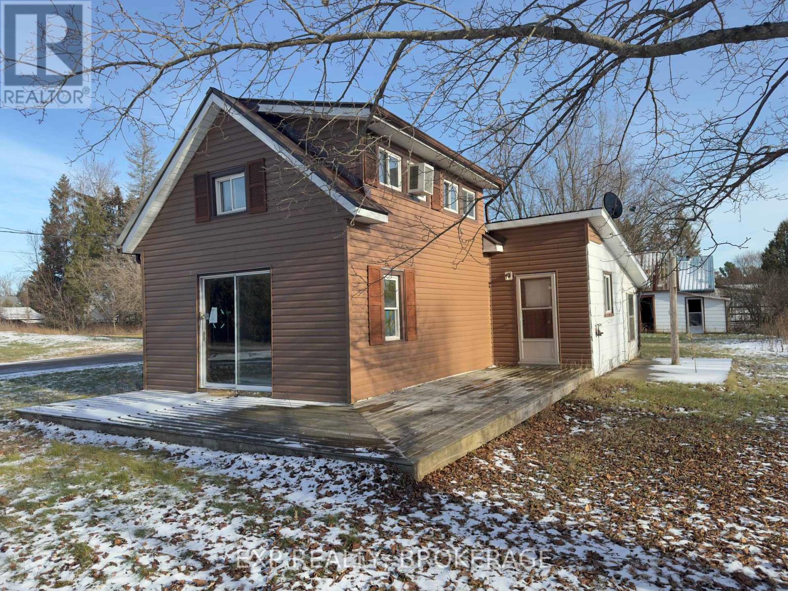 10 Jones Street, Addington Highlands, Ontario  K0H 1P0 - Photo 2 - X12712220